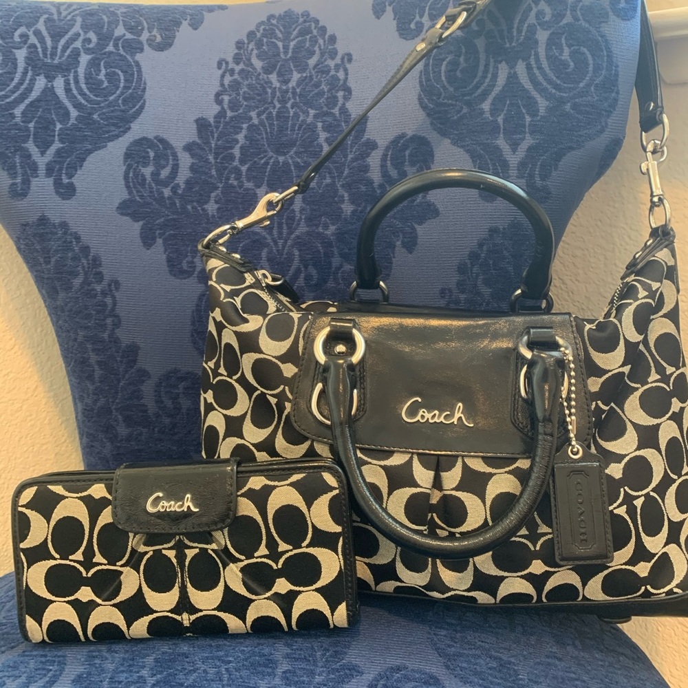 Coach purse/wallet